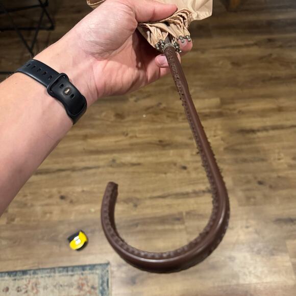 Vintage 36” Tan Umbrella With Carved Faux? Leather? Handle Parasol JAPAN - Picture 6 of 6